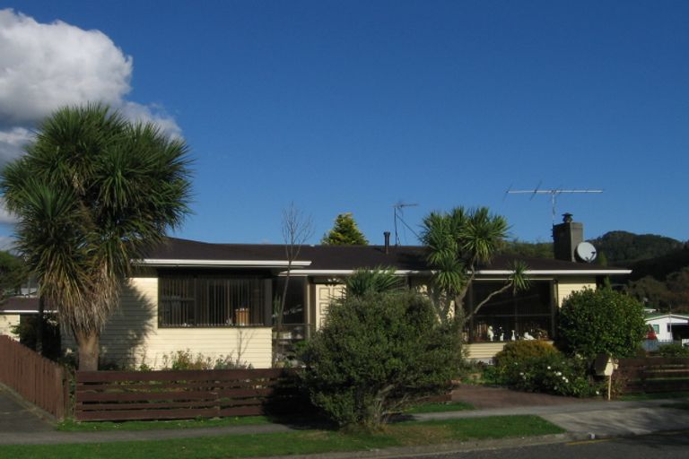 Photo of property in 2 Mitimiti Grove, Wainuiomata, Lower Hutt, 5014