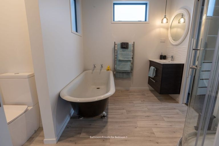 Photo of property in 64 Motuhara Road, Plimmerton, Porirua, 5026