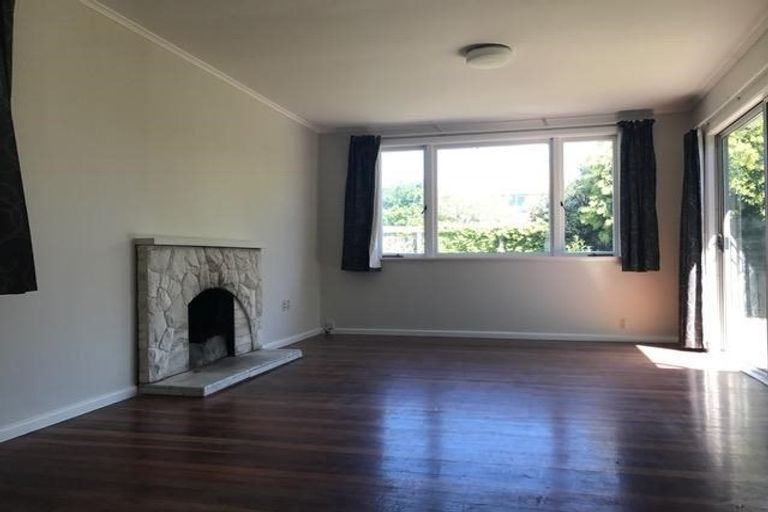 Photo of property in 4 Grainger Road, Te Atatu South, Auckland, 0610