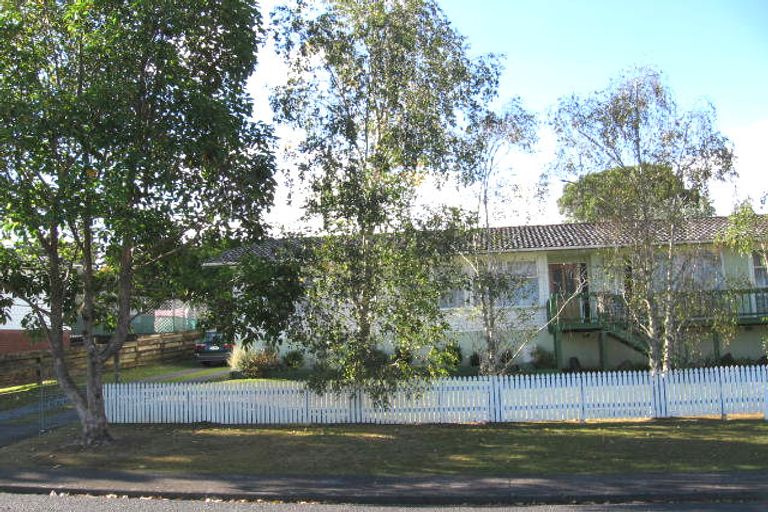 Photo of property in 37 Lantana Road, Green Bay, Auckland, 0604