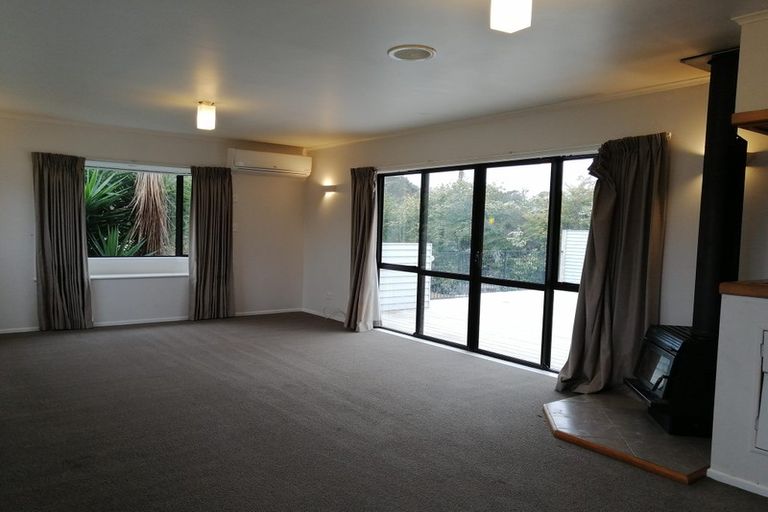 Photo of property in 71 Godley Road, Green Bay, Auckland, 0604