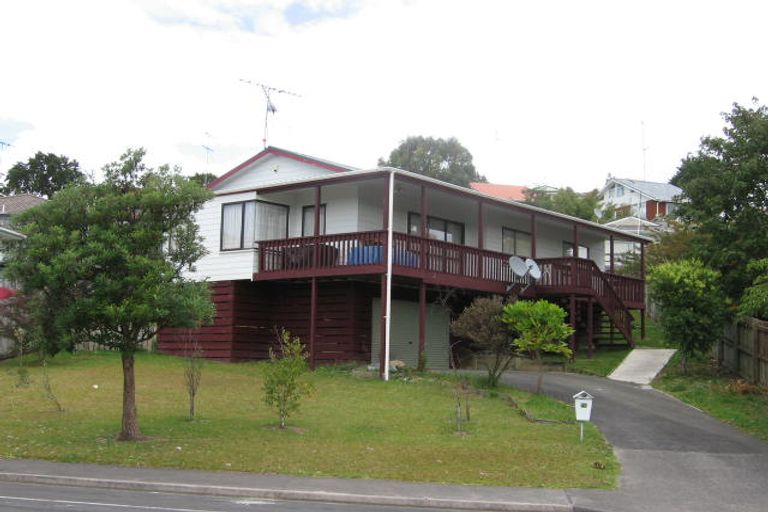 Photo of property in 75 Trias Road, Totara Vale, Auckland, 0629