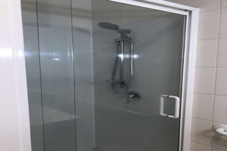 Photo of property in 45 Ravenwood Drive, Forrest Hill, Auckland, 0620