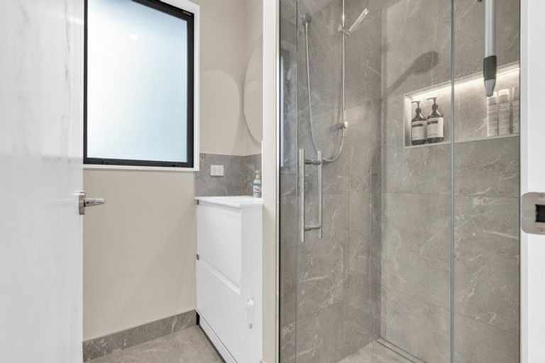 Photo of property in 2/397 Sawyers Arms Road, Harewood, Christchurch, 8051