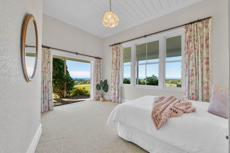 Photo of property in 568 South Road, Omata, New Plymouth, 4374