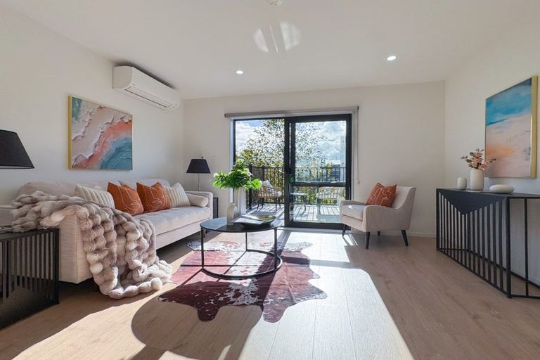 Photo of property in 15 Falcon Crescent, Hobsonville, Auckland, 0618