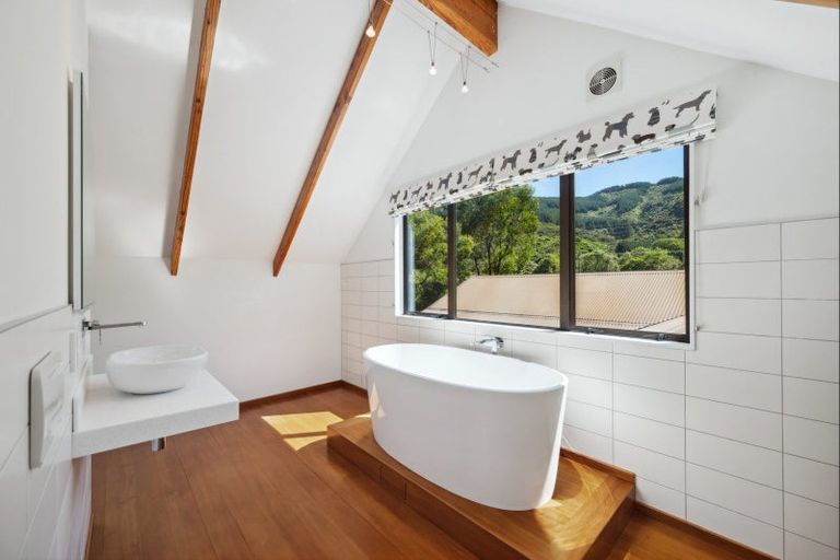 Photo of property in 28 Lady Cobham Grove, Anakiwa, Picton, 7281