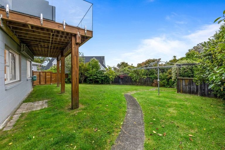 Photo of property in 30a Geoffrey Road, Torbay, Auckland, 0630