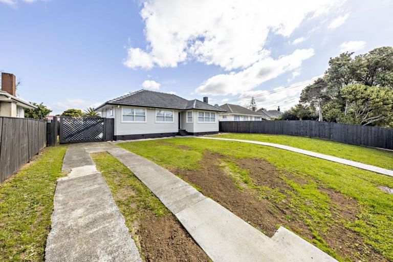 Photo of property in 19 Awatere Street, Clover Park, Auckland, 2023