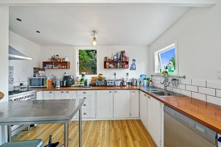 Photo of property in 143 Seatoun Heights Road, Miramar, Wellington, 6022