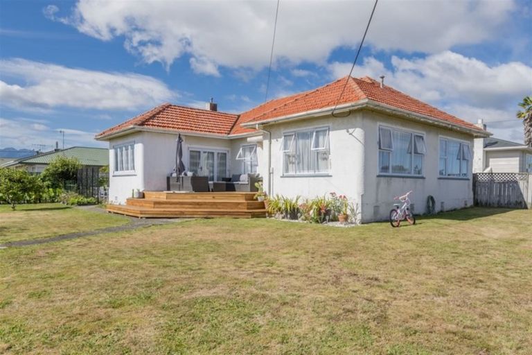 Photo of property in 15 Reeve Street, Levin, 5510