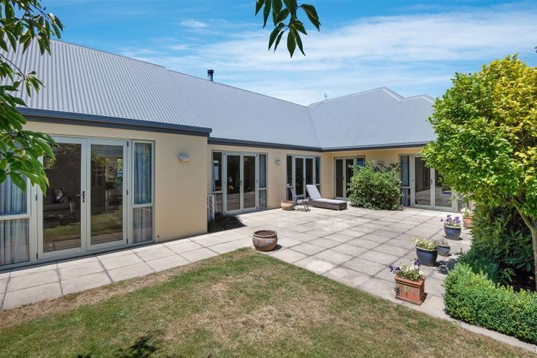 Photo of property in 17 Withells Road, Avonhead, Christchurch, 8042