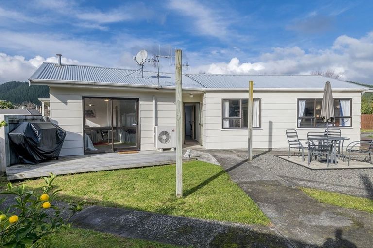 Photo of property in 13 Atarau Grove, Paraparaumu, 5032