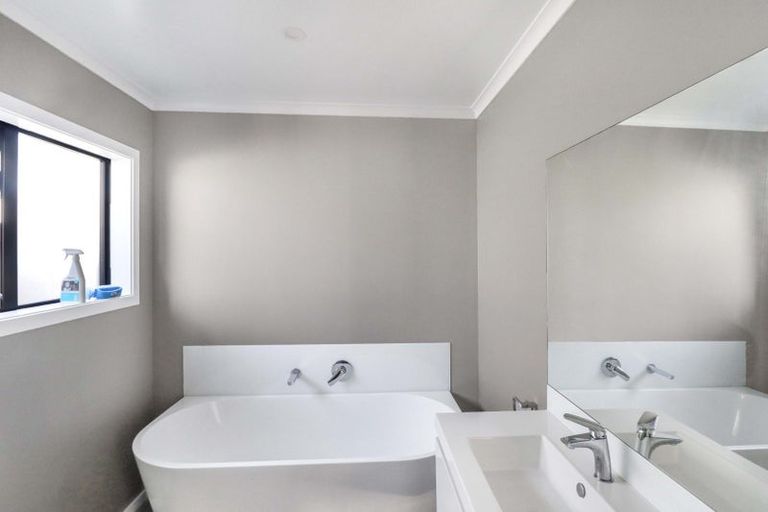 Photo of property in 32 Harry Martin Lane, Wainuiomata, Lower Hutt, 5014