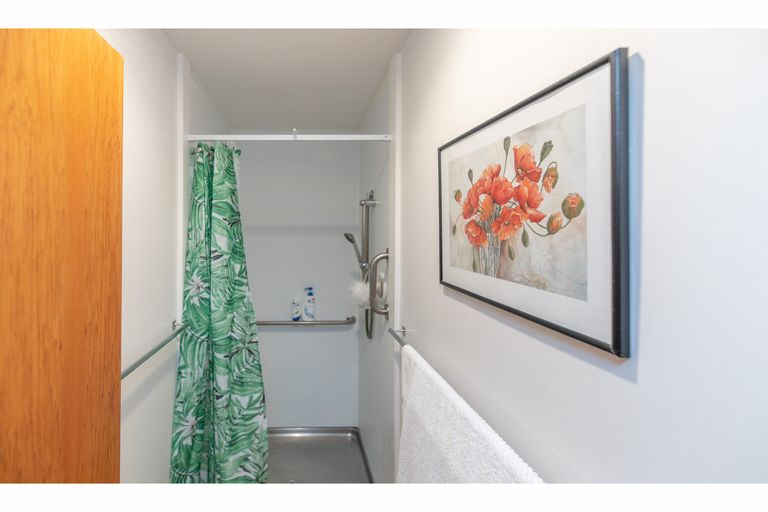 Photo of property in 2 Pentavon Lane, Avonhead, Christchurch, 8042