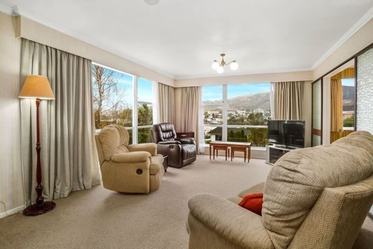 Photo of property in 10 Rembrandt Avenue, Tawa, Wellington, 5028