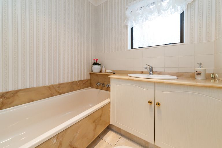 Photo of property in 62-64 Karina Terrace, Roslyn, Palmerston North, 4414