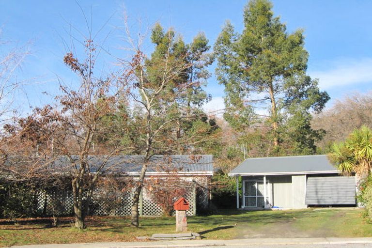 Photo of property in 7 Larch Place, Wanaka, 9305