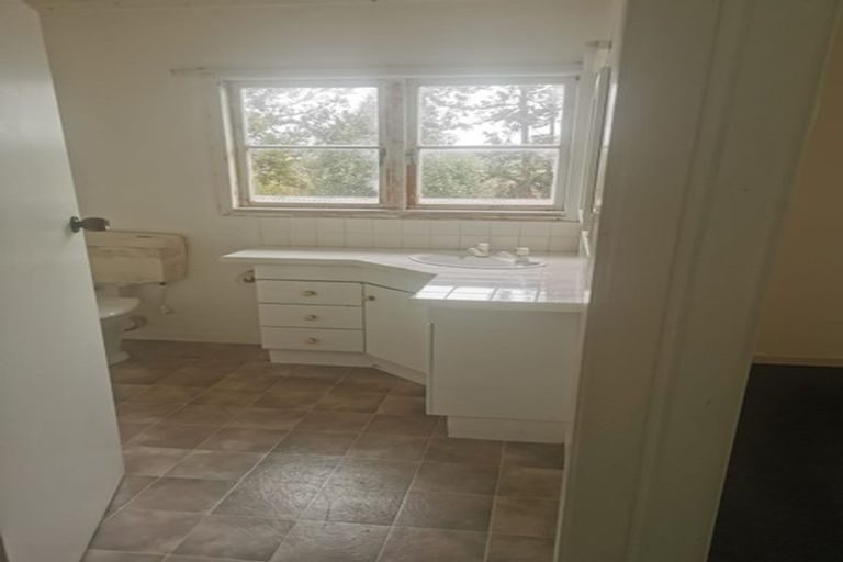 Photo of property in 244 Boord Crescent, Kumeu, 0891