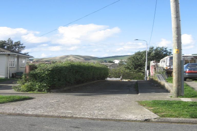 Photo of property in 12 Somerset Place, Cannons Creek, Porirua, 5024