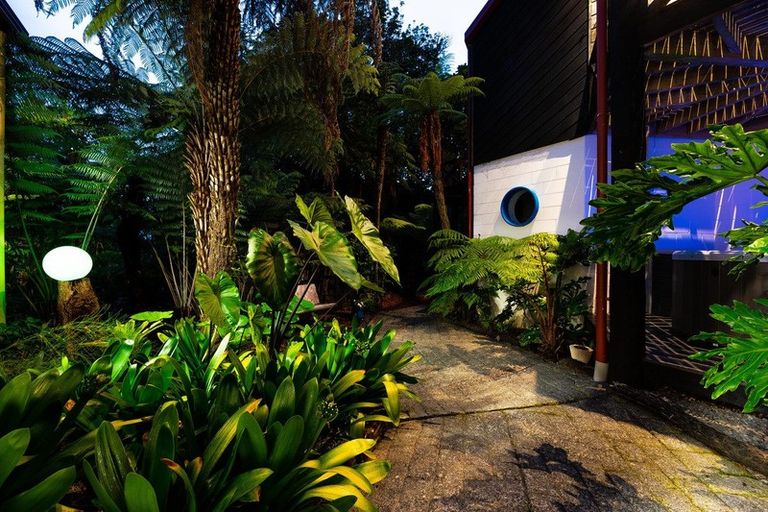 Photo of property in 12 Carlisle Road, Browns Bay, Auckland, 0630