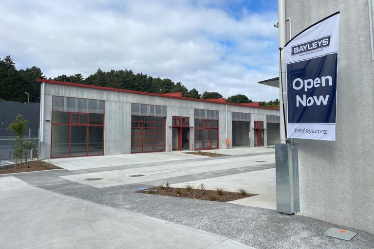 Photo of property in 1 Ara Paiwhenua, Tawa, Wellington, 5028