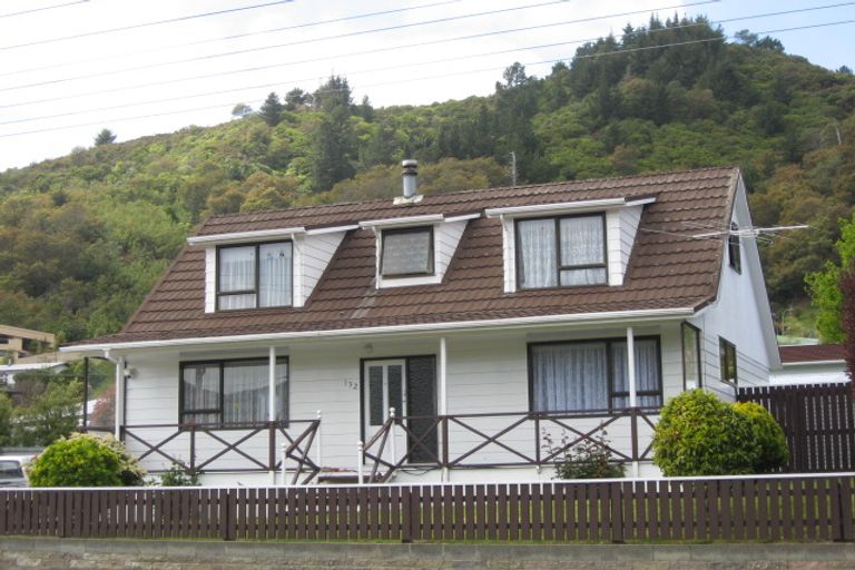 Photo of property in 132 Waikawa Road, Picton, 7220