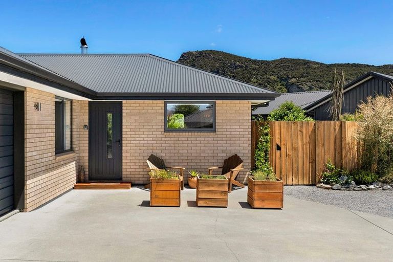 Photo of property in 13 Kingfisher Crescent, Albert Town, Wanaka, 9305