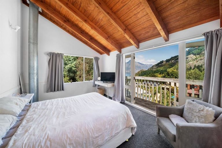 Photo of property in 18b Mackinnon Terrace, Sunshine Bay, Queenstown, 9300