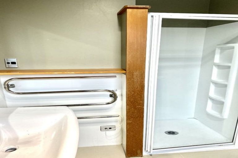 Photo of property in 10 Albemarle Place, Massey, Auckland, 0614