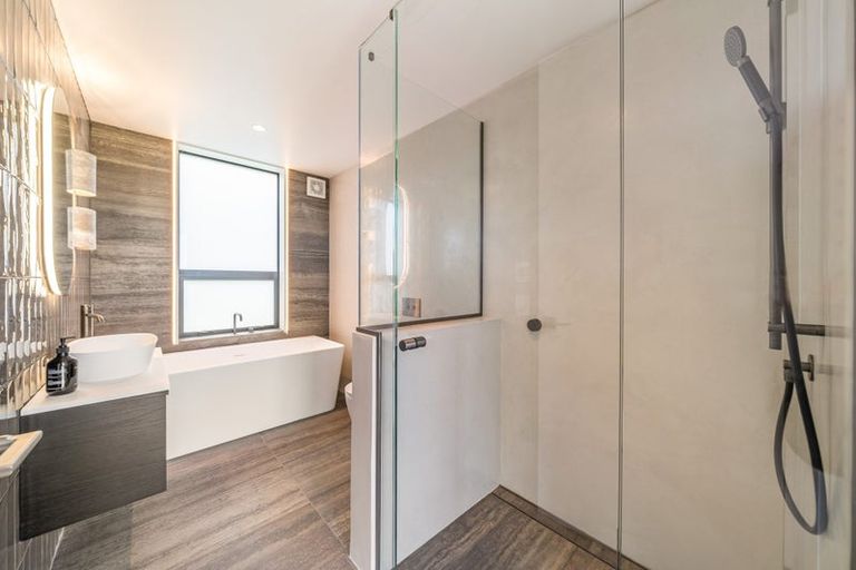 Photo of property in 43 Paekakariki Hill Road, Pauatahanui, Porirua, 5381