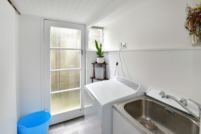 Photo of property in 6 Maori Hut Road, Red Beach, 0932