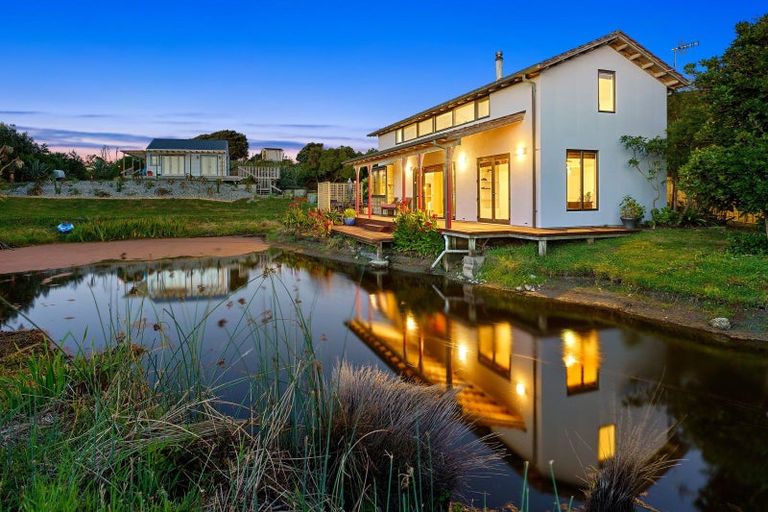 Photo of property in 106 Paetawa Road, Peka Peka, Waikanae, 5391