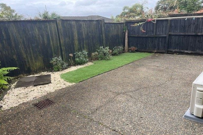 Photo of property in 22 Craigavon Drive, East Tamaki, Auckland, 2013