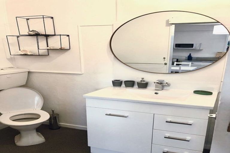 Photo of property in 70 Melbourne Road, Island Bay, Wellington, 6023