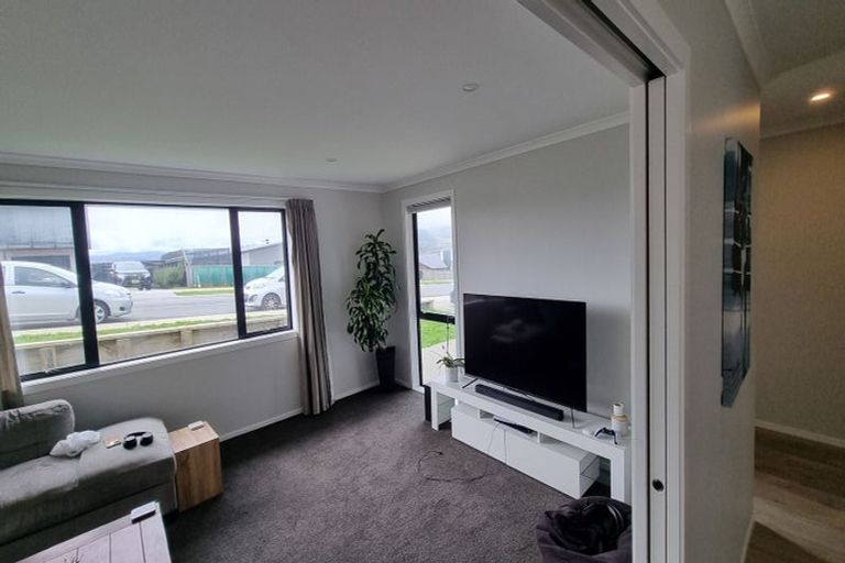 Photo of property in 62 Hokioi Drive, Kenepuru, Porirua, 5022