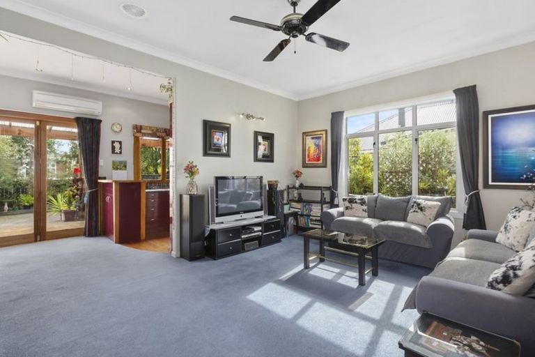 Photo of property in 24 Hargest Crescent, Saint Kilda, Dunedin, 9012