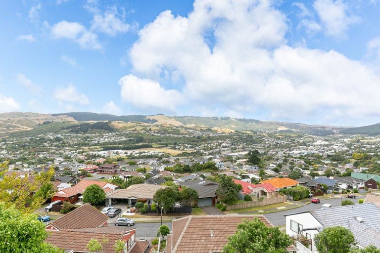 Photo of property in 13 Chastudon Place, Tawa, Wellington, 5028