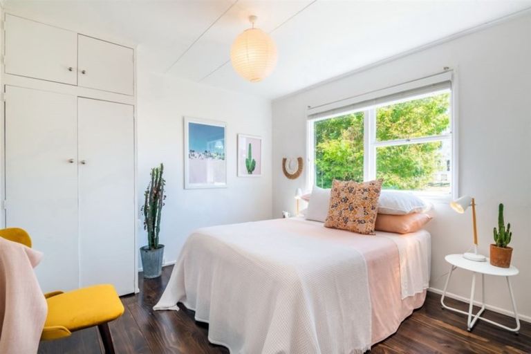 Photo of property in 18 Cassino Street, Bayswater, Auckland, 0622