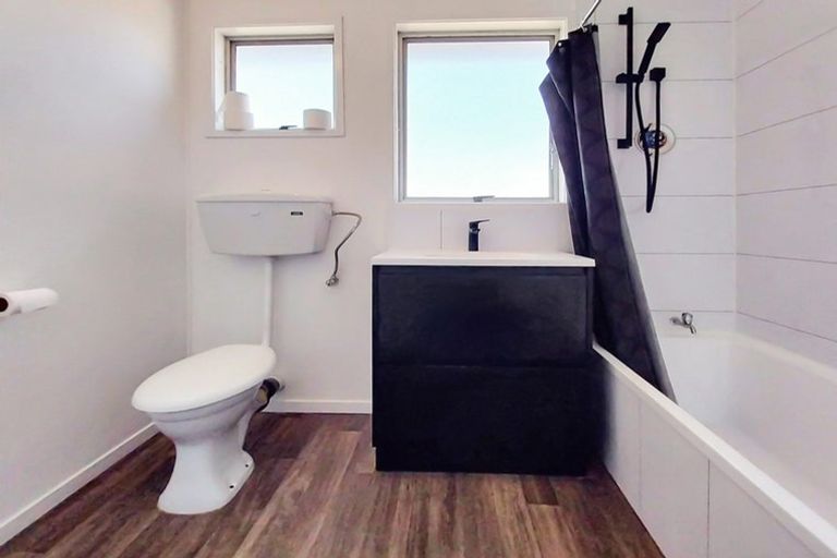 Photo of property in 18 Solar Road, Glen Eden, Auckland, 0602