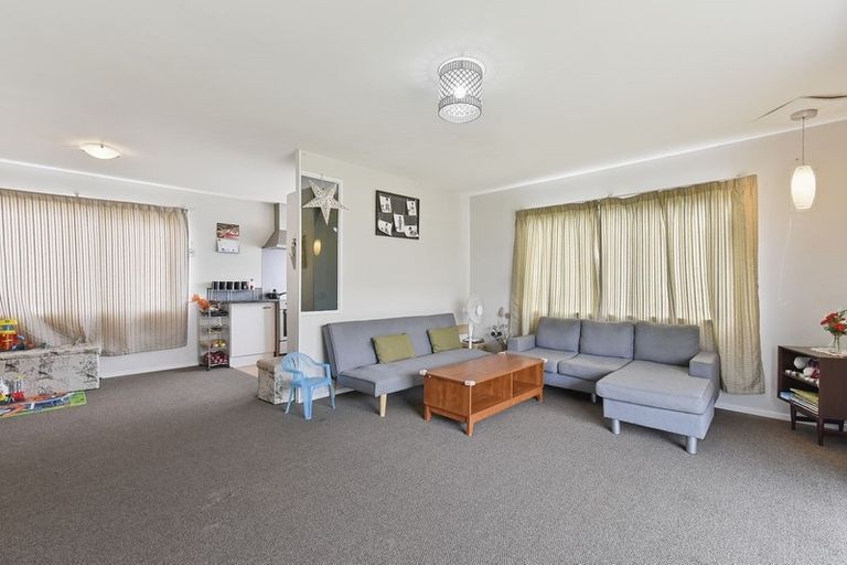 Photo of property in 2/33 Aeronautic Road, Takanini, 2112