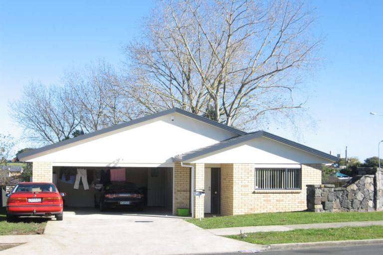 Photo of property in 1 Glenveagh Park Drive, Manurewa, Auckland, 2102