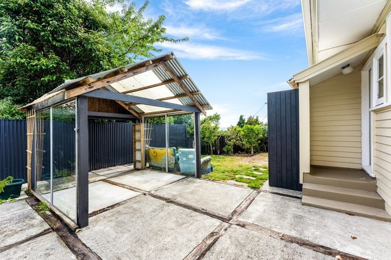 Photo of property in 111 Miromiro Road, Normandale, Lower Hutt, 5010