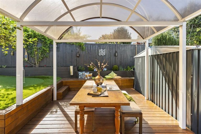 Photo of property in 2/7 Yarra Place, Botany Downs, Auckland, 2010