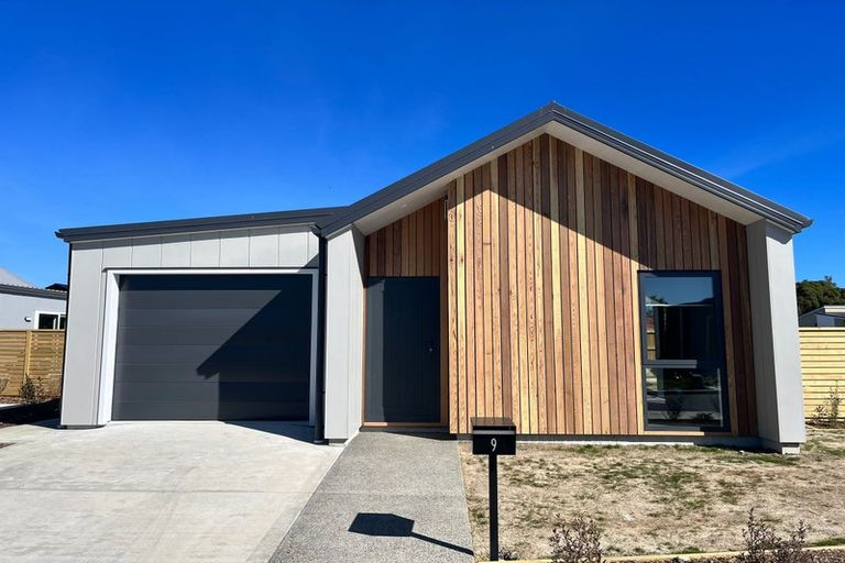 Photo of property in 9 Koru Loop, Paraparaumu, 5032