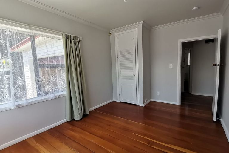 Photo of property in 9 Hinau Street, Tawa, Wellington, 5028