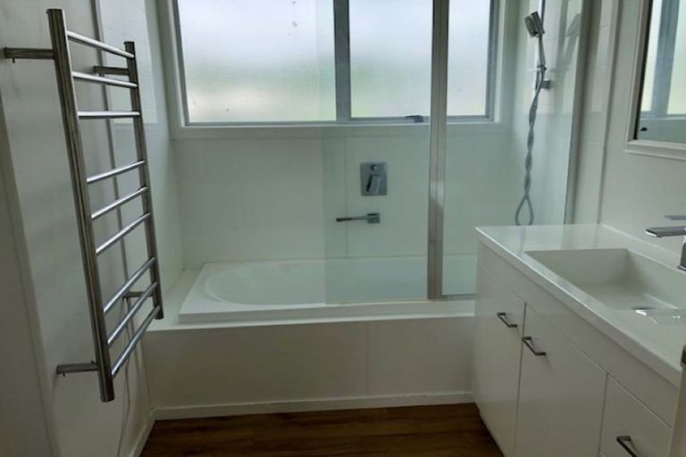 Photo of property in 12 Lipton Grove, Opaheke, Papakura, 2113