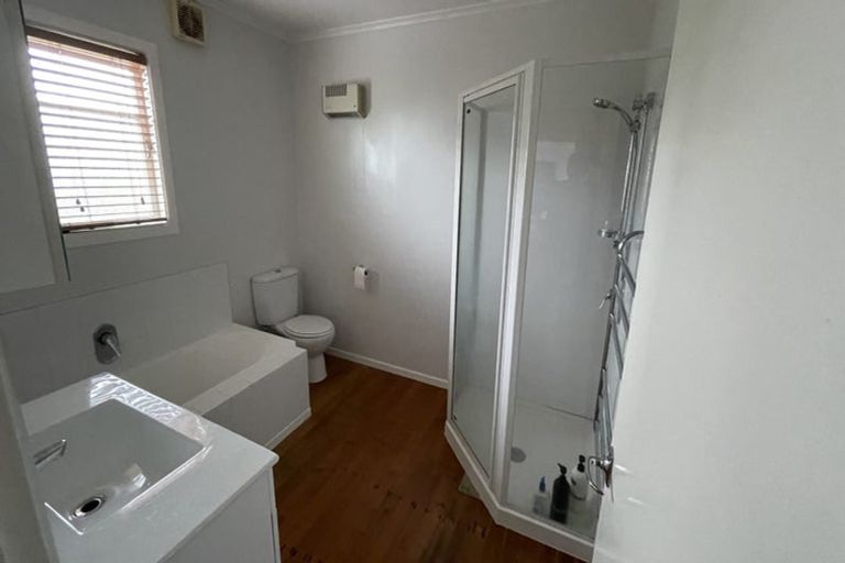 Photo of property in 42a Old Lake Road, Narrow Neck, Auckland, 0624