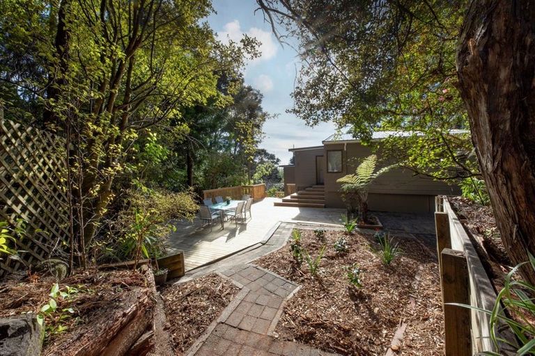 Photo of property in 43 Wirihana Road, Titirangi, Auckland, 0604