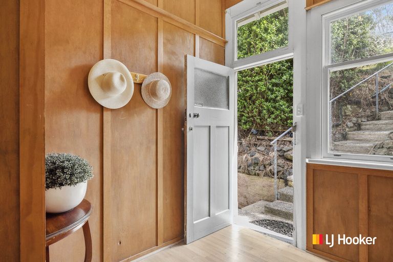 Photo of property in 32 Adderley Terrace, Ravensbourne, Dunedin, 9022